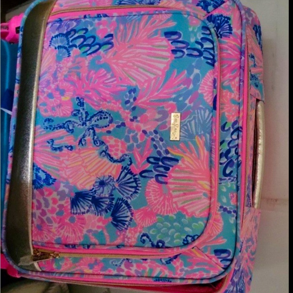 Lilly Pulitzer Splendor in the sand travel tote with wheels. Gently used.